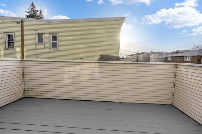 Building Photo - 234 Cliff St