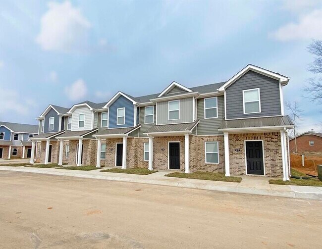Primary Photo - 1115-B4 Hillwood Dr