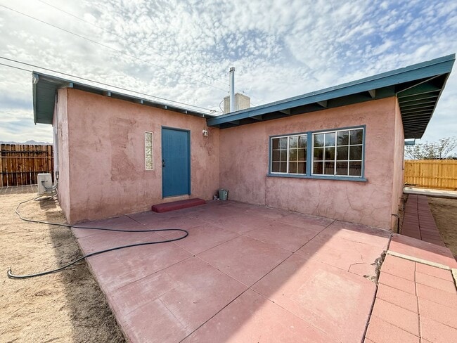 Building Photo - 29 Palms home in desired Indian Cove neigh...