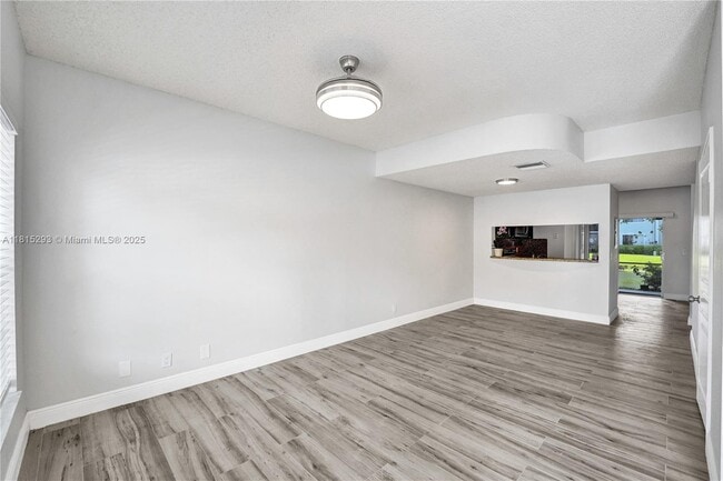 Building Photo - 16607 Hemingway Dr