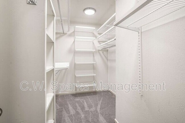 Building Photo - 7615 Woodthrush Dr