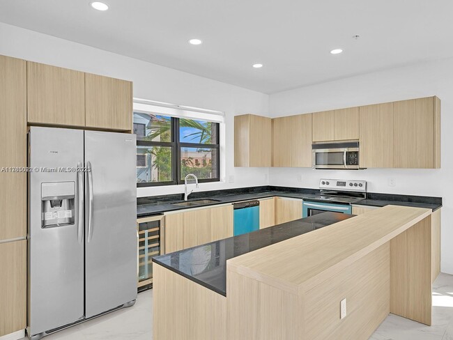 Building Photo - 6130 SW 36th Ct