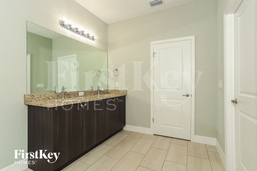 Building Photo - 642 Gull Dr