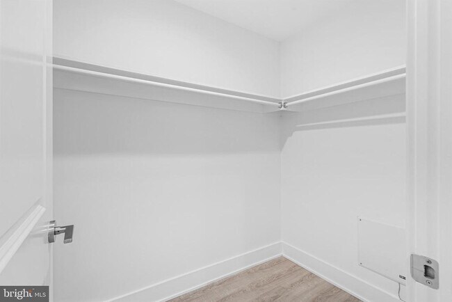 Building Photo - 1649 E Eyre St