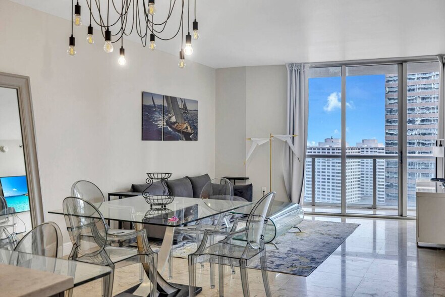 Building Photo - 481 Brickell Ave