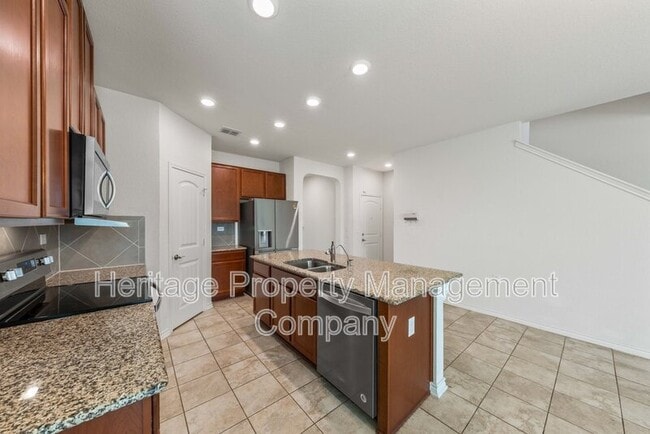 Building Photo - 7347 Bluebonnet Bay