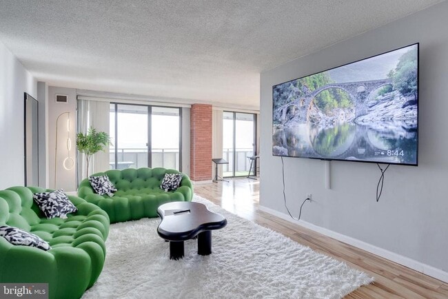 Building Photo - 250 S Reynolds St