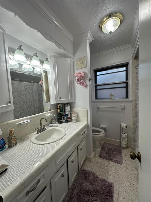 Building Photo - 1111 Doral Ln