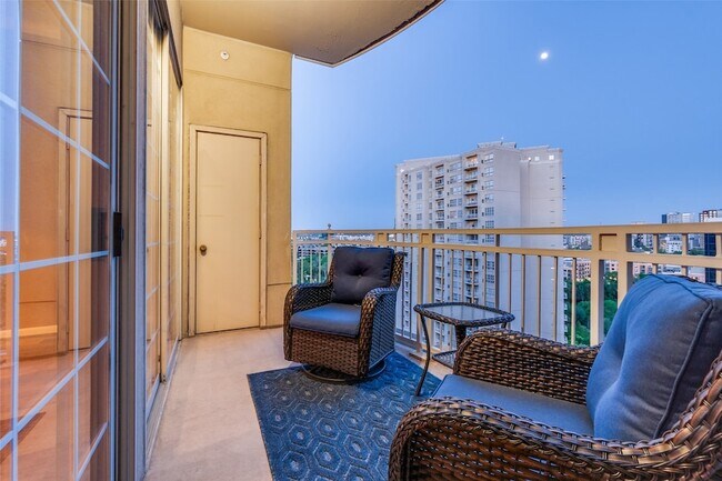 Building Photo - 3225 Turtle Creek Blvd