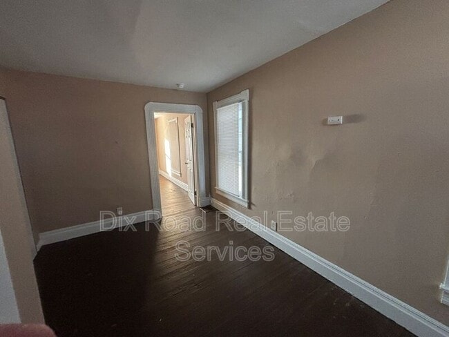 Building Photo - 722 East Ave