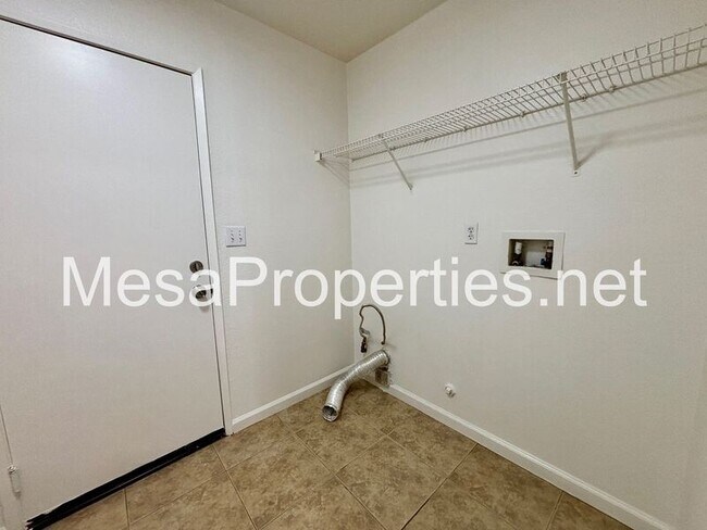 Building Photo - 13539 Merry Oaks St