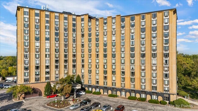 Primary Photo - 1 Renaissance Pl