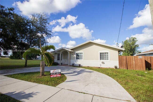 Building Photo - 15650 NW 39th Ct