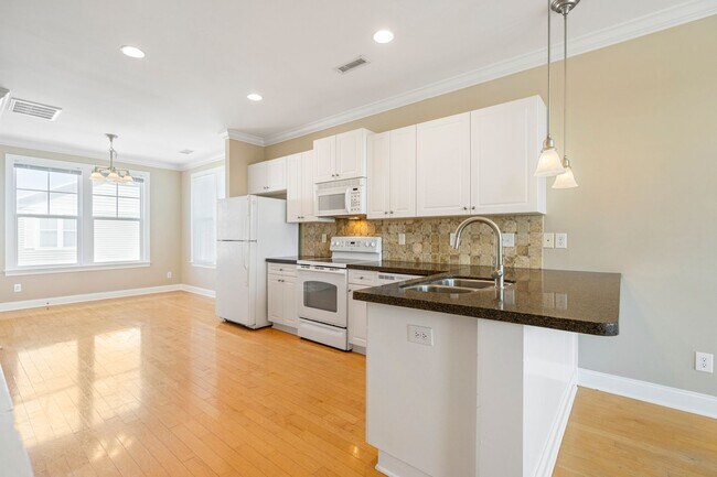 Building Photo - 3 bedroom, 2 1/2 bath unfurnished Townhouse located in Surf City-Ocean views