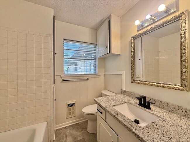 Building Photo - 7618 Brookhollow Dr