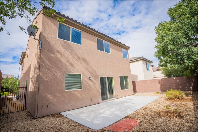Building Photo - 2624 Romarin Terrace