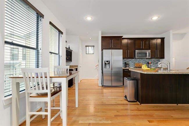 Building Photo - 1841 Radcliffe St