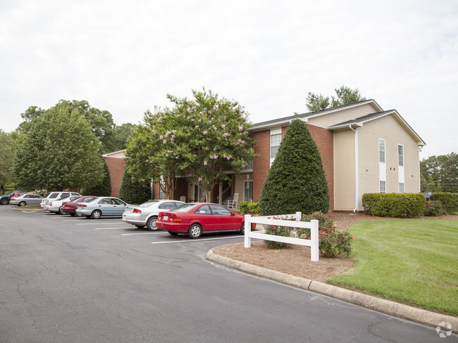 Building Photo - River Pointe Apartments