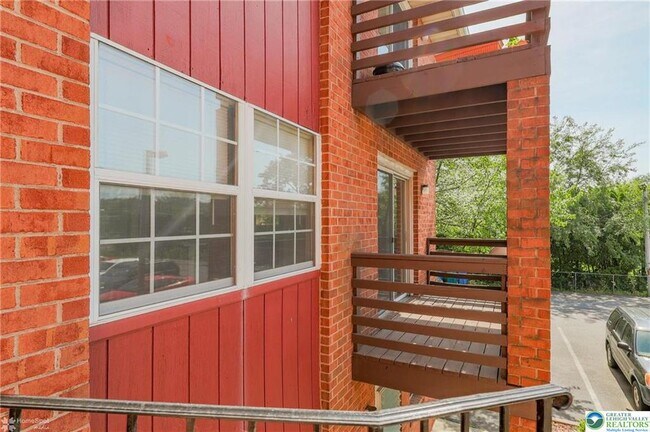 Building Photo - 1464 N Cedar Crest Blvd