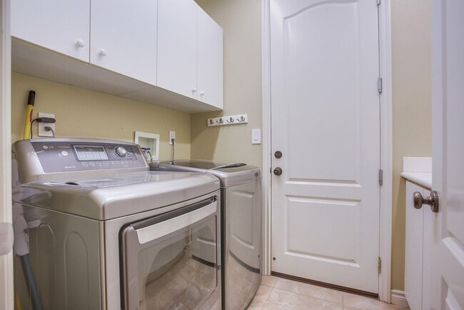 Building Photo - 8462 Donaker St