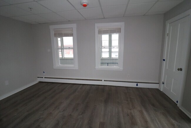 Building Photo - 17 Brigham St