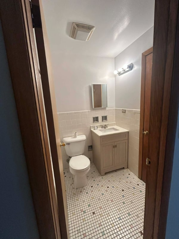 Building Photo - 4120 N California Ave