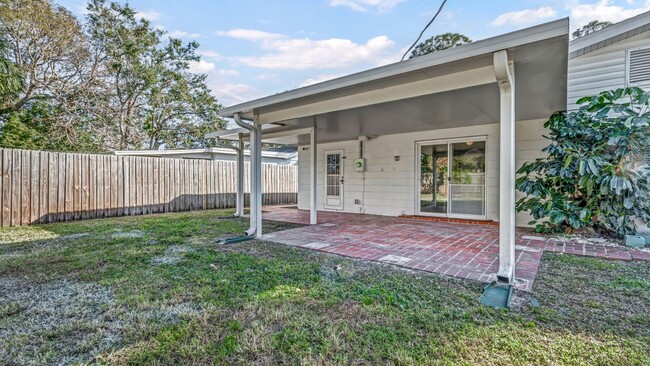 Building Photo - 3BR/2BA South Tampa home with carport and ...