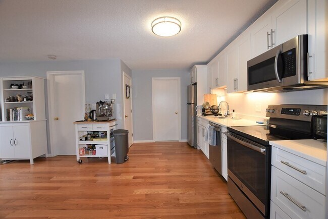 Building Photo - 88 Charles St