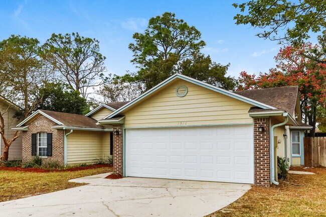 Building Photo - 7971 Copperfield Cir N