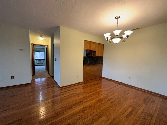 Building Photo - 340 Sunderland Rd