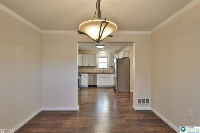 Building Photo - 2811 Kingsview Ave