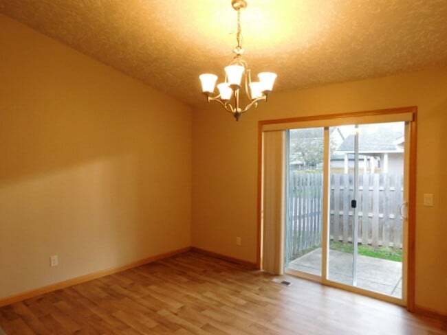 Building Photo - 3Bd/2Ba Single Story House - Available Soon!