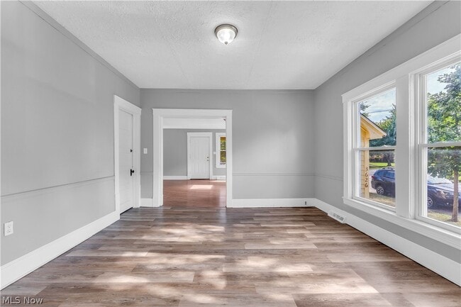 Building Photo - 3624 Archwood Ave