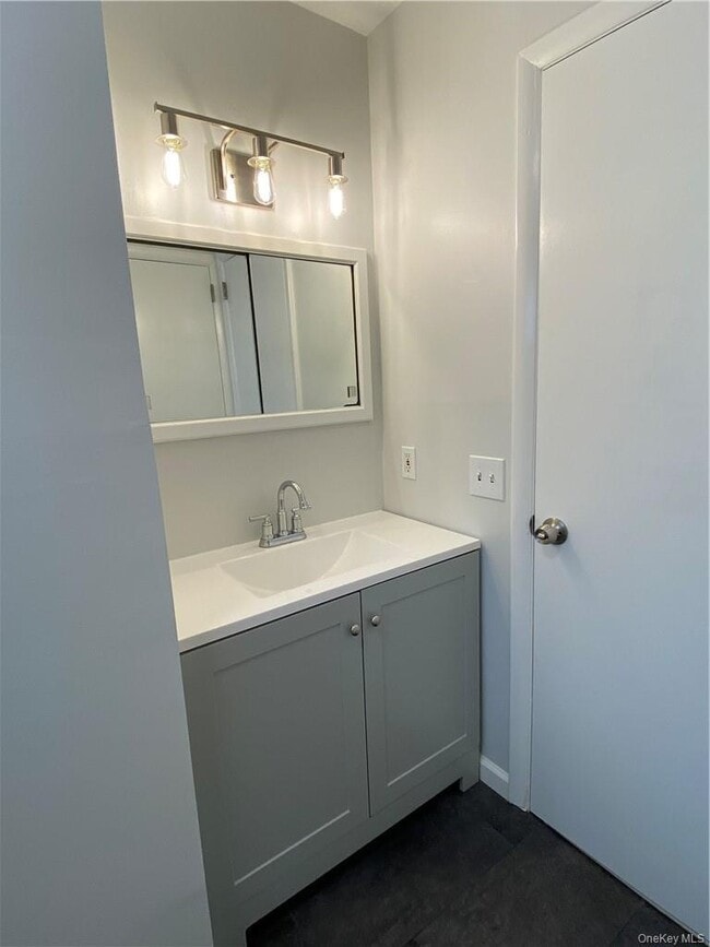 Building Photo - 18 Mountain Rd