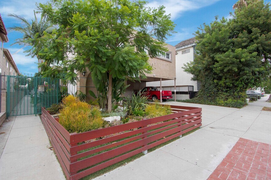 Building Photo - 12737 Pacific Ave