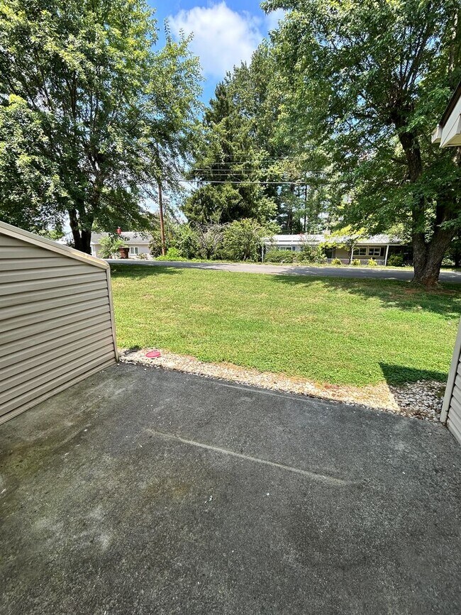 Building Photo - 1524 Pearl Ave
