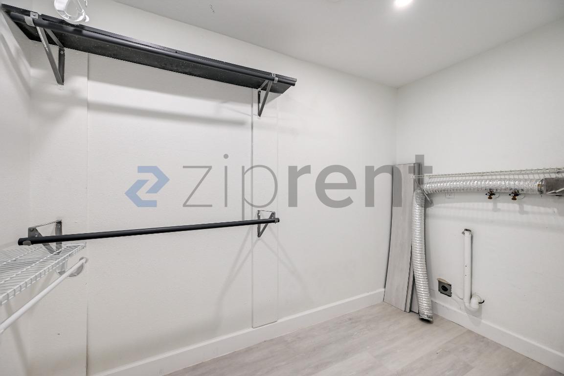Building Photo - Unit 6