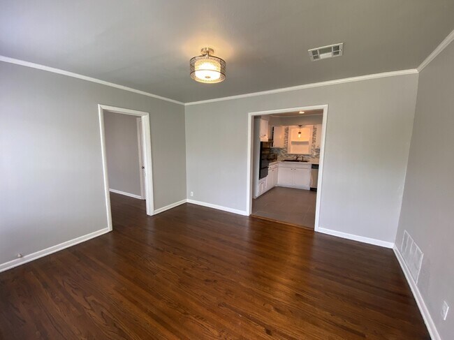 Building Photo - 4711 E 4th Pl