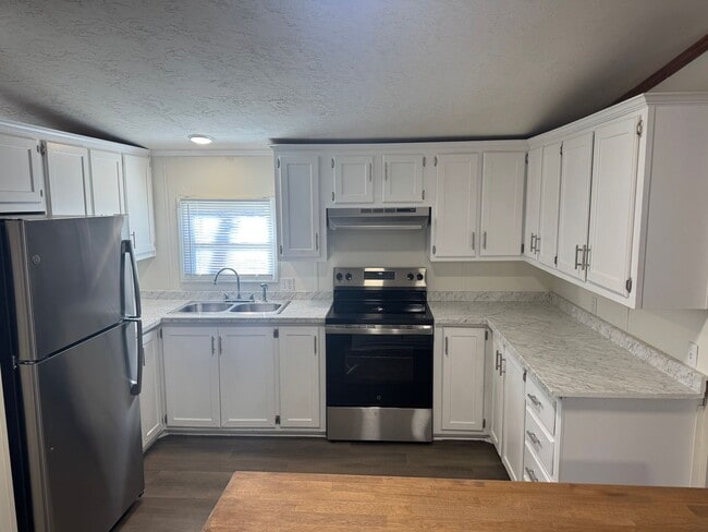 Building Photo - 3 Bedroom 2 Bathroom Home in Johnson City, TN