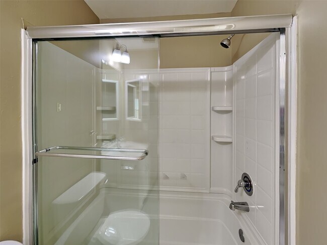 Building Photo - 4403 Thistle Pond Ct