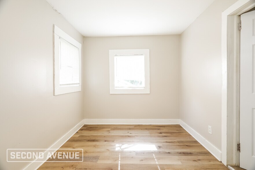 Building Photo - 315 3rd St N