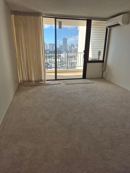 Living / dining balcony area - 3138 Waialae Ave