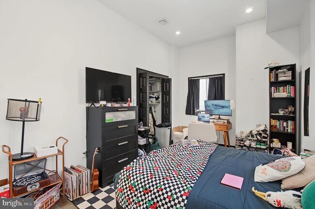 Building Photo - 519 N 38th St