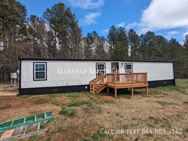 Building Photo - 723 Reynolds Rd