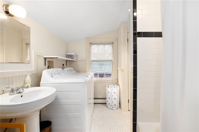 Building Photo - 6 Cozzens Ct