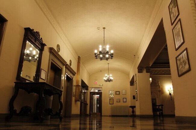 Building Photo - 315 W 3rd St