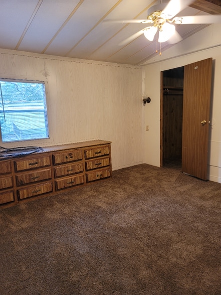 Building Photo - 413 Miller St