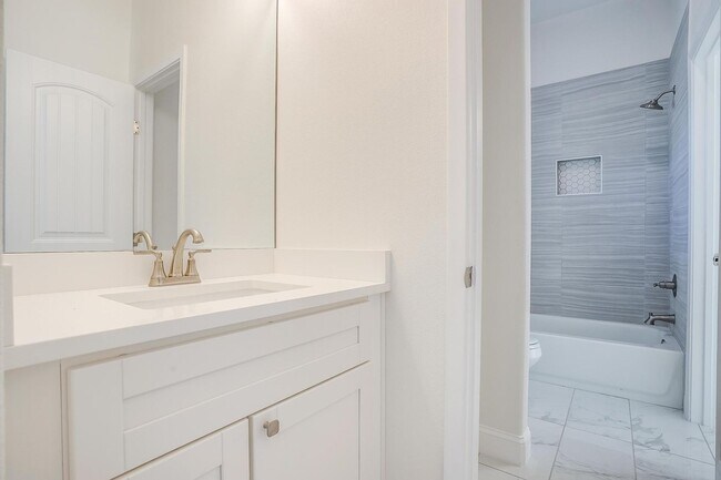 Building Photo - Amazing 5 Bed, 3 Bath New Build- Beautiful...