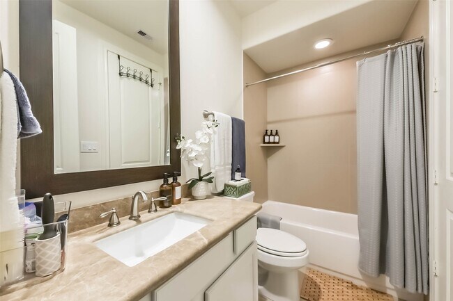 Building Photo - 9450 London Bridge Station