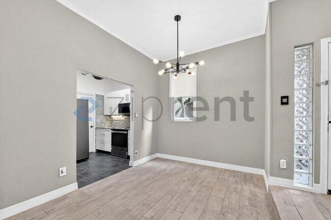 Building Photo - 4040 Avondale Ave